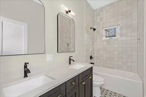 Bath - 230 Forest Ave, River Forest, IL 60305 photo 3 of 3