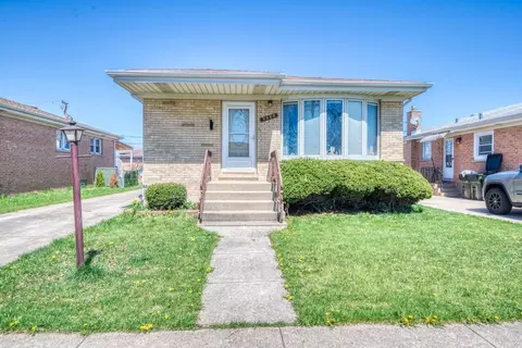 9888 Ivanhoe Ave, Schiller Park, IL 60176