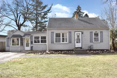 52 N Weston Ave, Elgin, IL 60123