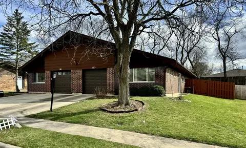 163 Virginia Ct, Streamwood, IL 60107