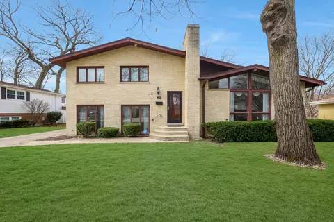 110 N Hickory Ave, Bartlett, IL 60103