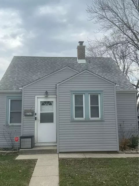 2717 W 89th St, Evergreen Park, IL 60805