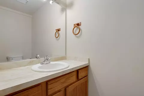 Bath - 8050 Daniel Dr, Justice, IL 60458 photo 1 of 3