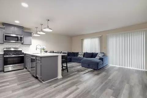 Kitchen - 8050 Daniel Dr, Justice, IL 60458 photo 1 of 5