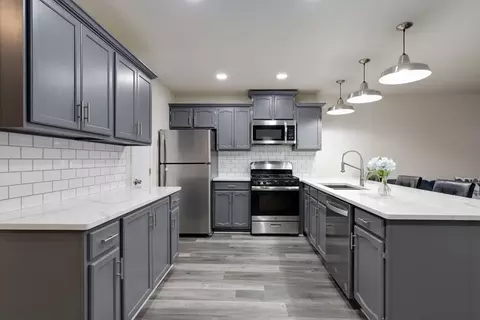 Kitchen - 8050 Daniel Dr, Justice, IL 60458 photo 3 of 5