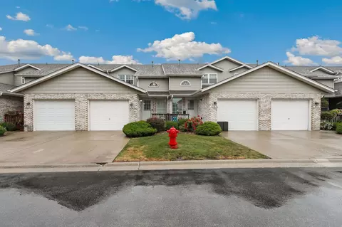 8050 Daniel Dr, Justice, IL 60458