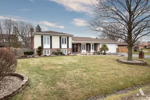 5 N301 Fairway Ln, Itasca, IL 60143