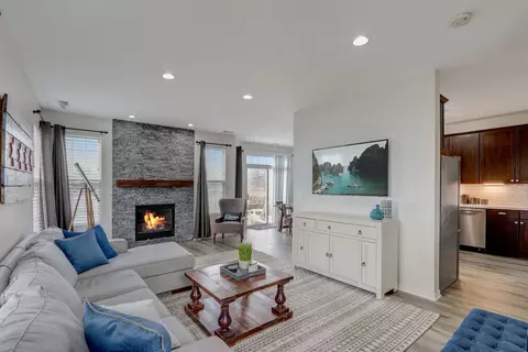Living - 2714 Evergreen Cir, Mchenry, IL 60050 photo 1 of 3