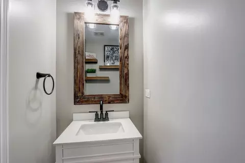 Bath - 2714 Evergreen Cir, Mchenry, IL 60050 photo 1 of 5