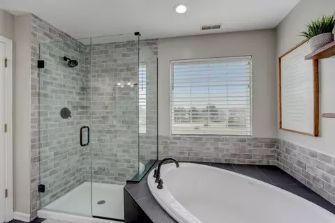 Bath - 2714 Evergreen Cir, Mchenry, IL 60050 photo 3 of 5