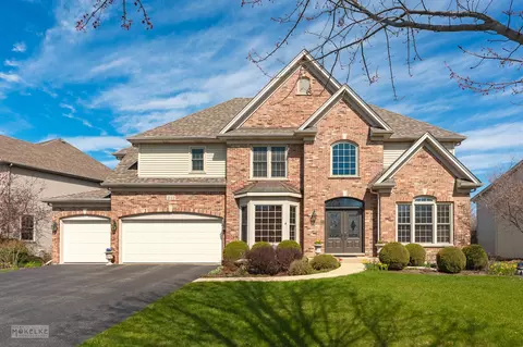 332 Kensington Dr, Oswego, IL 60543