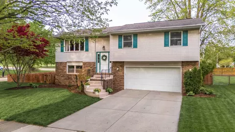 1102 Andover St, Bloomington, IL 61704