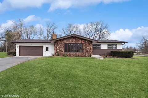 2 Walnut Dr, Hawthorn Woods, IL 60047