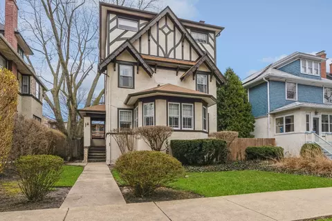 6642 N Bosworth Ave, Chicago, IL 60626