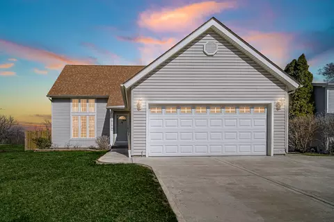 316 Wellington Dr, Streamwood, IL 60107