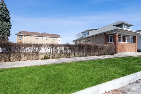 2742 E 84th St, Chicago, IL 60617 photo 2
