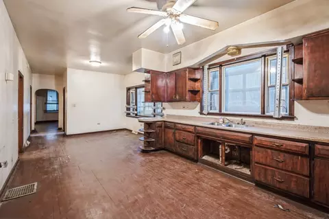2742 E 84th St, Chicago, IL 60617 photo 10