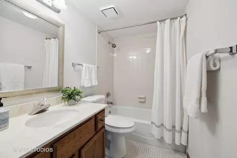 Bath - 225 Windsor Ln #A, Willowbrook, IL 60527 photo 2 of 2