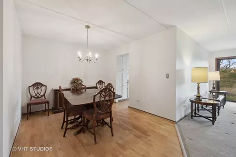 Dining - 225 Windsor Ln #A, Willowbrook, IL 60527 photo 2 of 2