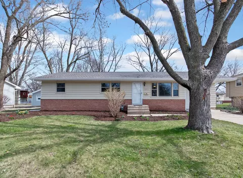 631 N Edgelawn Dr, Aurora, IL 60506