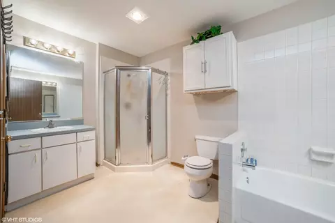 Bath - 1135 Stillwater Rd, Elgin, IL 60120 photo 2 of 3