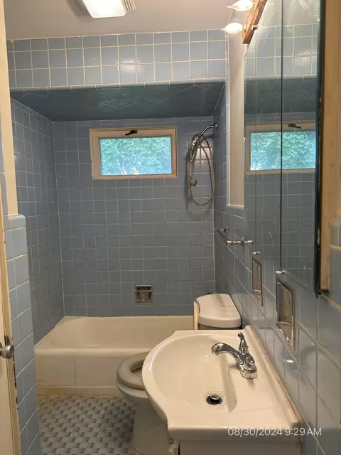 Bath - 4216 Ponca St, Mchenry, IL 60050 photo 1 of 2