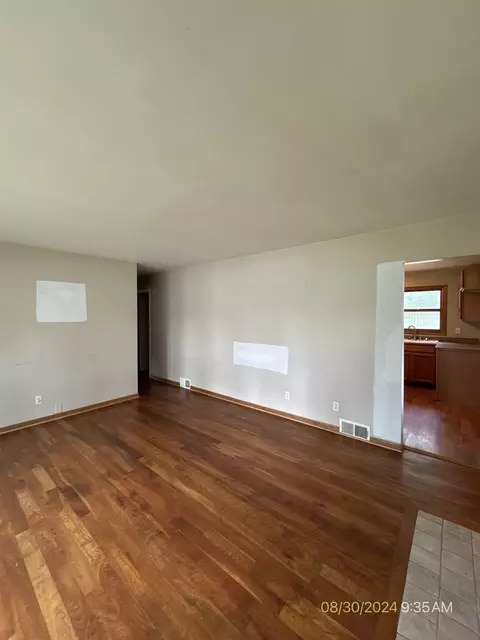 Living - 4216 Ponca St, Mchenry, IL 60050 photo 2 of 3