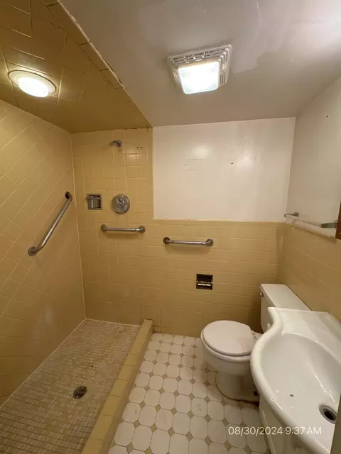 Bath - 4216 Ponca St, Mchenry, IL 60050 photo 2 of 2
