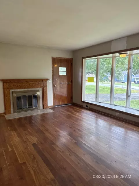 Living - 4216 Ponca St, Mchenry, IL 60050 photo 1 of 3