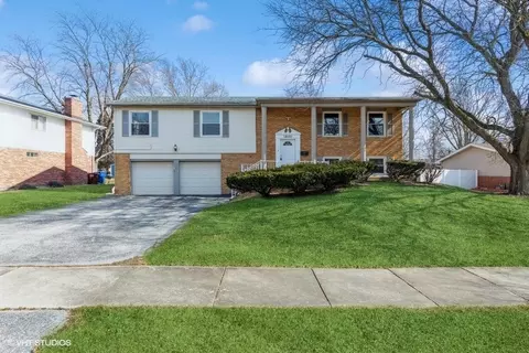 18101 Tarpon Ct, Homewood, IL 60430