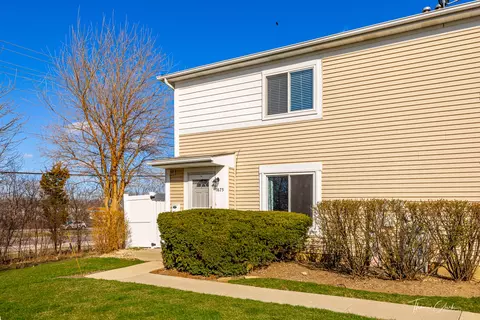 1675 Cornell Dr, Hoffman Estates, IL 60169 photo 3