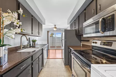 1675 Cornell Dr, Hoffman Estates, IL 60169 photo 10