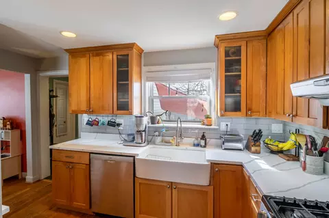 416 N Main St, Mount Prospect, IL 60056 photo 4