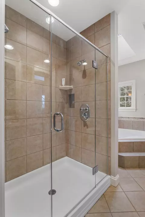 Bath - 2711 Windward Blvd, Champaign, IL 61821 photo 5 of 7