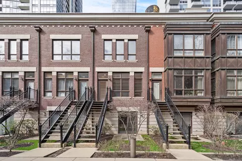 1330 S Indiana Pkwy, Chicago, IL 60605