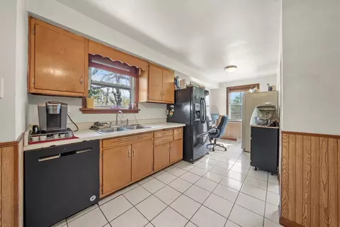 14100 Burnham Ave, Burnham, IL 60633 photo 6
