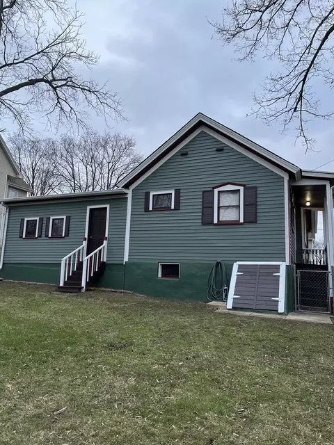 18 Leonard St, Elgin, IL 60123 photo 2