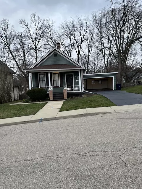 18 Leonard St, Elgin, IL 60123
