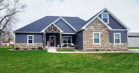 303 E Stark St, Sidell, IL 61876