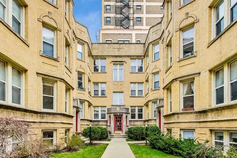 6815 N Lakewood Ave #1S, Chicago, IL 60626