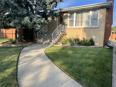 9105 Crescent Ct, Oak Lawn, IL 60453