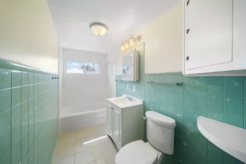 Bath - 11704 Maple Ave, Hebron, IL 60034 photo 1 of 1