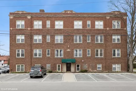 1 W Oak Ave #C2, La Grange Park, IL 60526