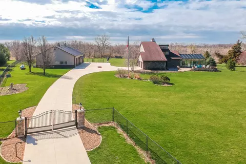 27959 E 800 North Rd, Le Roy, IL 61752