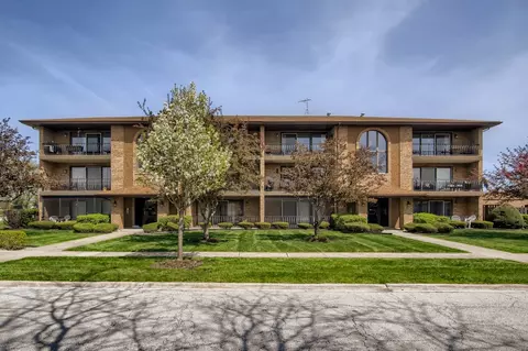 11103 Heritage Dr #3B, Palos Hills, IL 60465