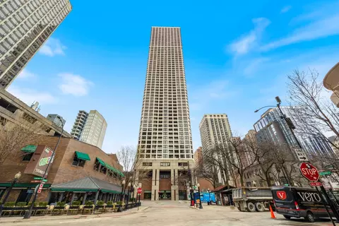 1030 N State St #43L, Chicago, IL 60610