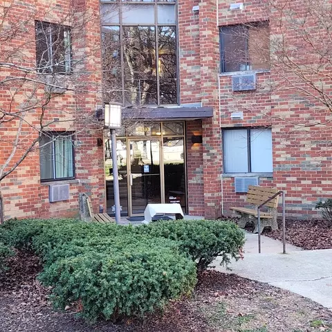 5310 N Chester Ave #104, Chicago, IL 60656