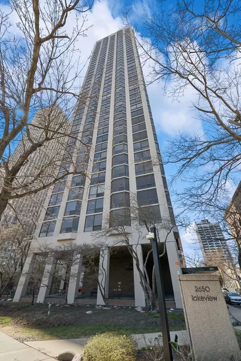 2650 N Lakeview Ave #1610, Chicago, IL 60614
