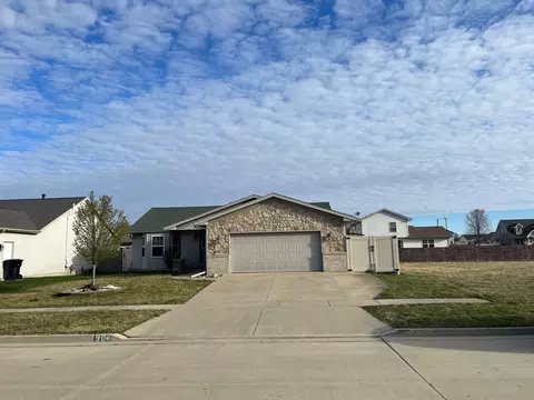 Exterior - 1904 Marina Dr, Normal, IL 61761 photo 6 of 7