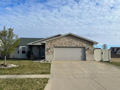 1904 Marina Dr, Normal, IL 61761